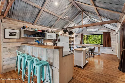 Kitchen - 6162 Eureka Rd, Sagle, ID 83860 photo 8 of 8