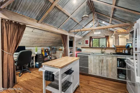Kitchen - 6162 Eureka Rd, Sagle, ID 83860 photo 7 of 8