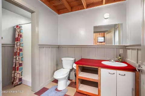 Bath - 6162 Eureka Rd, Sagle, ID 83860 photo 3 of 5