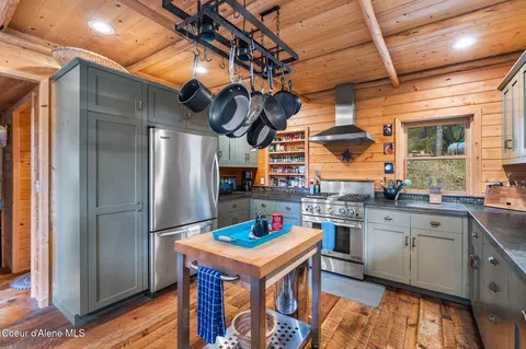 Kitchen - 6162 Eureka Rd, Sagle, ID 83860 photo 2 of 8