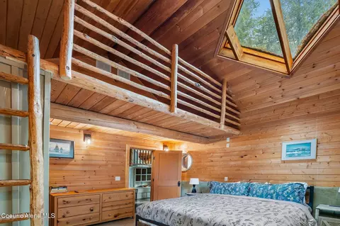 Bedroom - 6162 Eureka Rd, Sagle, ID 83860 photo 2 of 8