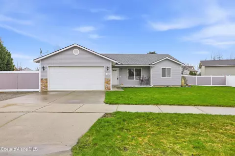 9286 N Great Hall Dr, Hayden, ID 83835