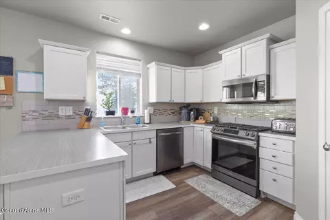 Kitchen - 1020 W Jenicek Loop, Post Falls, ID 83854 photo 2 of 4