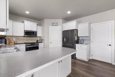 Kitchen - 1020 W Jenicek Loop, Post Falls, ID 83854 photo 4 of 4