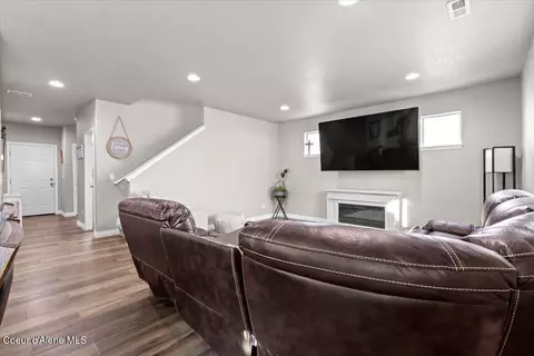 Entry Way - 1020 W Jenicek Loop, Post Falls, ID 83854 photo 4 of 8