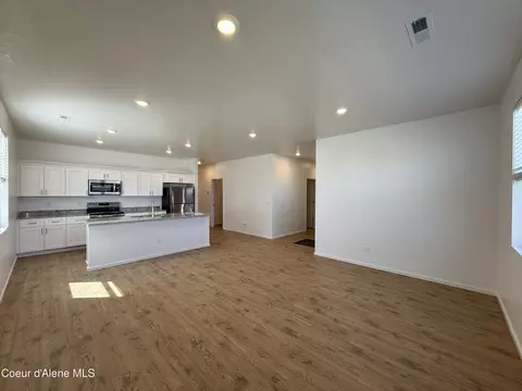 Living - 5306 E Aquila Ave, Post Falls, ID 83854 photo 1 of 2
