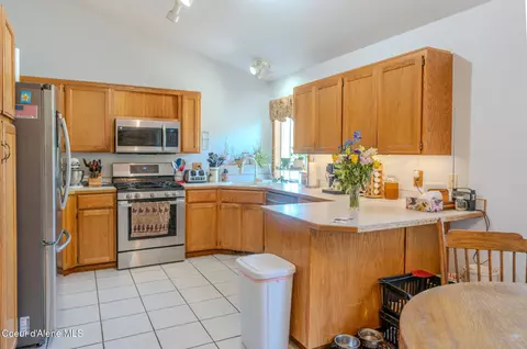 Kitchen - 623 E Maple Pl, Hayden, ID 83835 photo 1 of 2