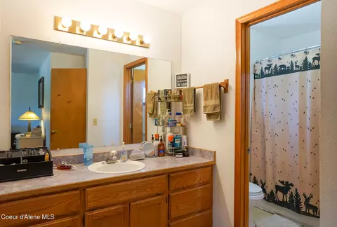 Bath - 623 E Maple Pl, Hayden, ID 83835 photo 2 of 5