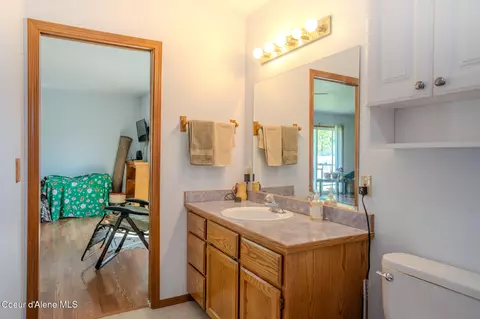 Bath - 623 E Maple Pl, Hayden, ID 83835 photo 4 of 5