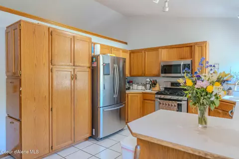 Kitchen - 623 E Maple Pl, Hayden, ID 83835 photo 2 of 2