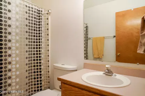 Bath - 623 E Maple Pl, Hayden, ID 83835 photo 1 of 5