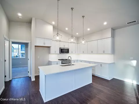 Kitchen - 962 E Railroad Ave, Post Falls, ID 83854 photo 1 of 2