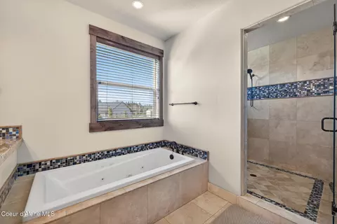Bath - 3358 E Leebowe Ct, Hayden, ID 83835 photo 3 of 6