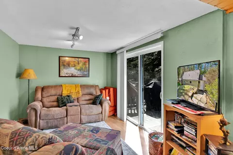 Living - 51 Rocky Point Upper Rd, Plummer, ID 83851 photo 2 of 4