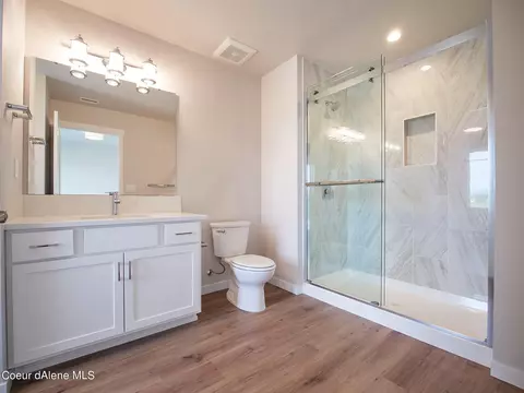Bath - 1048 E 4th Ave #104, Post Falls, ID 83854 photo 2 of 5
