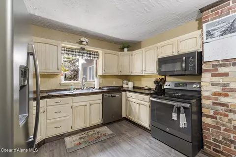 Kitchen - 457 E Market Ave, Kellogg, ID 83837 photo 2 of 2
