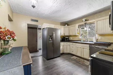 Kitchen - 457 E Market Ave, Kellogg, ID 83837 photo 1 of 2
