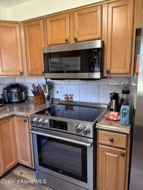 Kitchen - 265 Campbell Loop, Laclede, ID 83841 photo 3 of 4