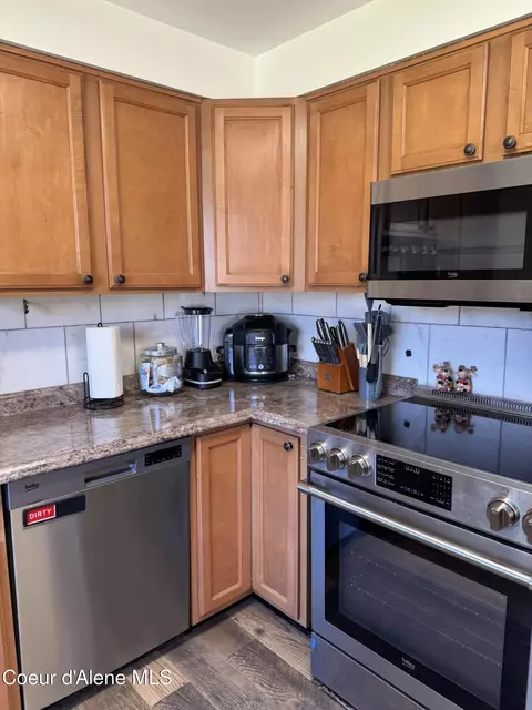 Kitchen - 265 Campbell Loop, Laclede, ID 83841 photo 2 of 4
