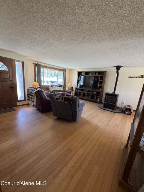 Living - 265 Campbell Loop, Laclede, ID 83841 photo 1 of 1
