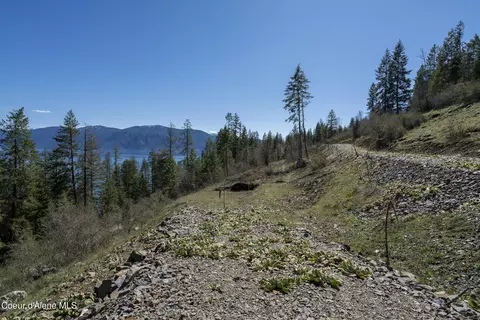 531 Midas Dr, Sagle, ID 83860