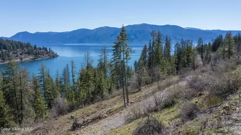 577 Midas Dr, Sagle, ID 83860