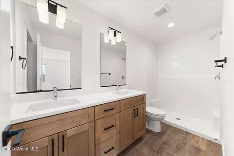 Bath - 1545 E Legion Rd, Post Falls, ID 83854 photo 2 of 4