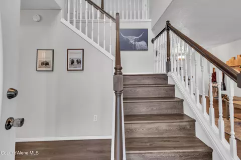 Entry Way - 1055 E Warm Springs Ave, Post Falls, ID 83854 photo 1 of 5