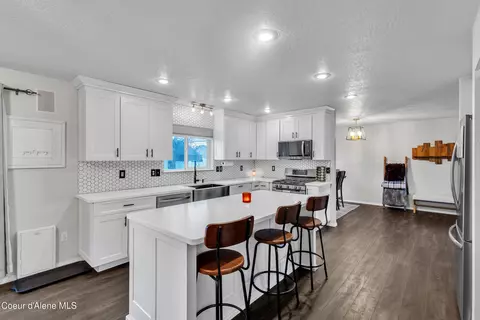 Kitchen - 1055 E Warm Springs Ave, Post Falls, ID 83854 photo 3 of 5