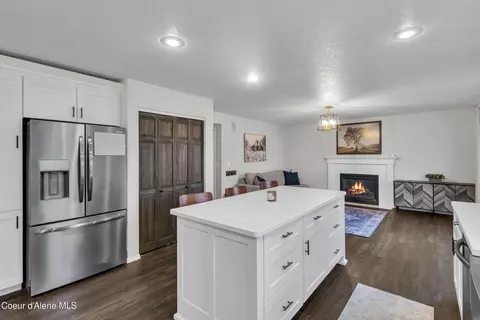 Kitchen - 1055 E Warm Springs Ave, Post Falls, ID 83854 photo 2 of 5