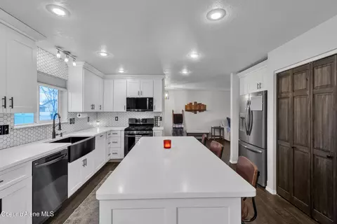 Kitchen - 1055 E Warm Springs Ave, Post Falls, ID 83854 photo 4 of 5