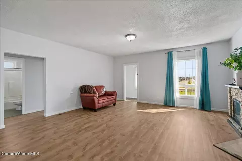Living - 3721 N Chase Rd, Post Falls, ID 83854 photo 2 of 5