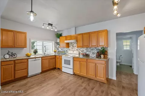 Kitchen - 3721 N Chase Rd, Post Falls, ID 83854 photo 1 of 3