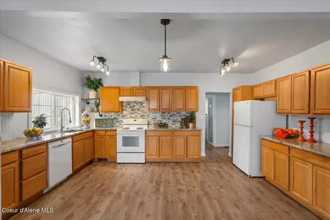Kitchen - 3721 N Chase Rd, Post Falls, ID 83854 photo 2 of 3
