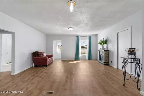 Living - 3721 N Chase Rd, Post Falls, ID 83854 photo 3 of 5