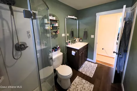 Bath - 315 E Oak Ave, Osburn, ID 83849 photo 2 of 2