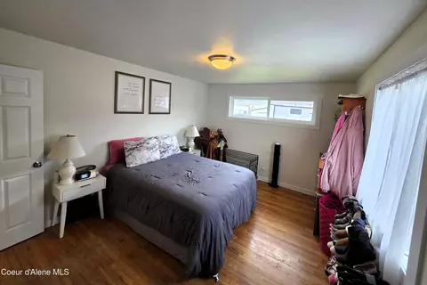 Bedroom - 315 E Oak Ave, Osburn, ID 83849 photo 3 of 7