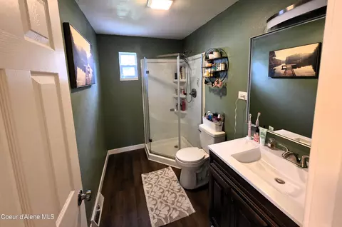 Bath - 315 E Oak Ave, Osburn, ID 83849 photo 1 of 2
