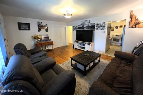 Living - 315 E Oak Ave, Osburn, ID 83849 photo 1 of 1