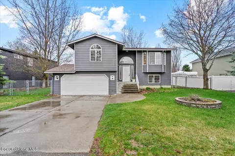 10665 N Oxford Dr, Hayden, ID 83835