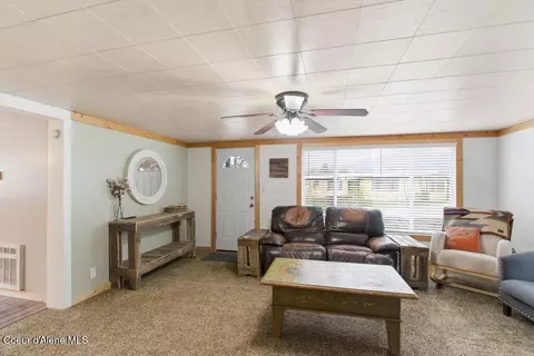 Living - 446 Weir Gulch Rd, Pinehurst, ID 83850 photo 4 of 4
