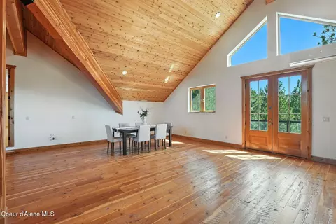 Dining - 4440 E Lisa Rd, Harrison, ID 83833 photo 5 of 6