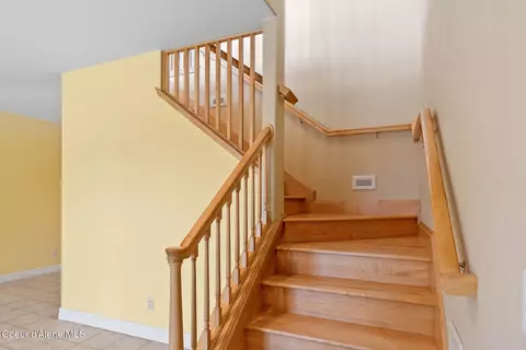 Entry Way - 2953 E Badger Rd, Harrison, ID 83833 photo 5 of 7