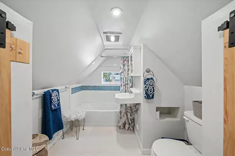 Bath - 555 Eighth St, Mullan, ID 83846 photo 3 of 4
