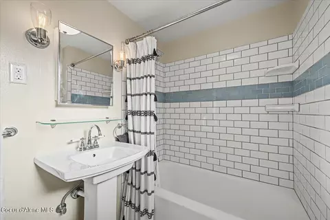 Bath - 555 Eighth St, Mullan, ID 83846 photo 2 of 4