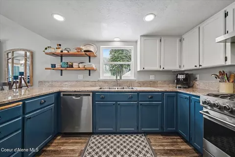 Kitchen - 555 Eighth St, Mullan, ID 83846 photo 3 of 8