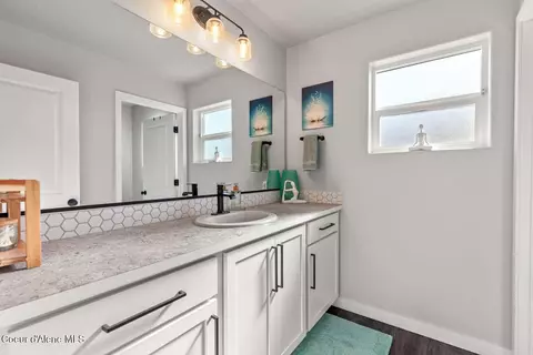 Bath - 1033 E Percival Ln, Post Falls, ID 83854 photo 2 of 3