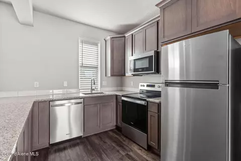 Kitchen - 1033 E Percival Ln, Post Falls, ID 83854 photo 5 of 5
