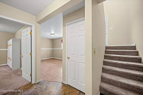 Entry Way - 115 Belair Dr, Pinehurst, ID 83850 photo 3 of 3
