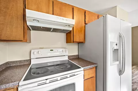 Kitchen - 115 Belair Dr, Pinehurst, ID 83850 photo 2 of 3